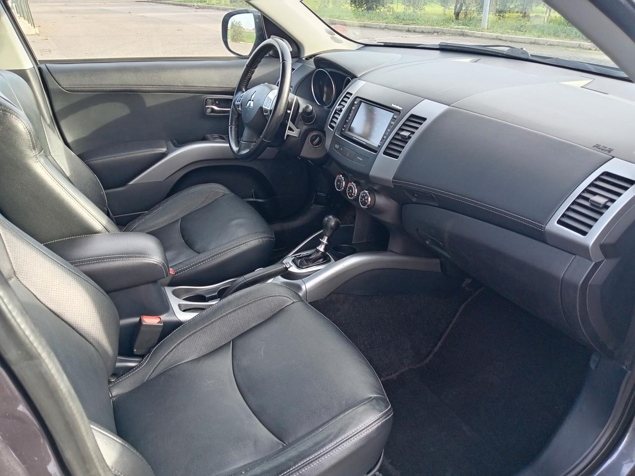 Mitsubishi Outlander 2.2 DI-D TC-SST Instyle DPF 7p TETTO APRIBILE