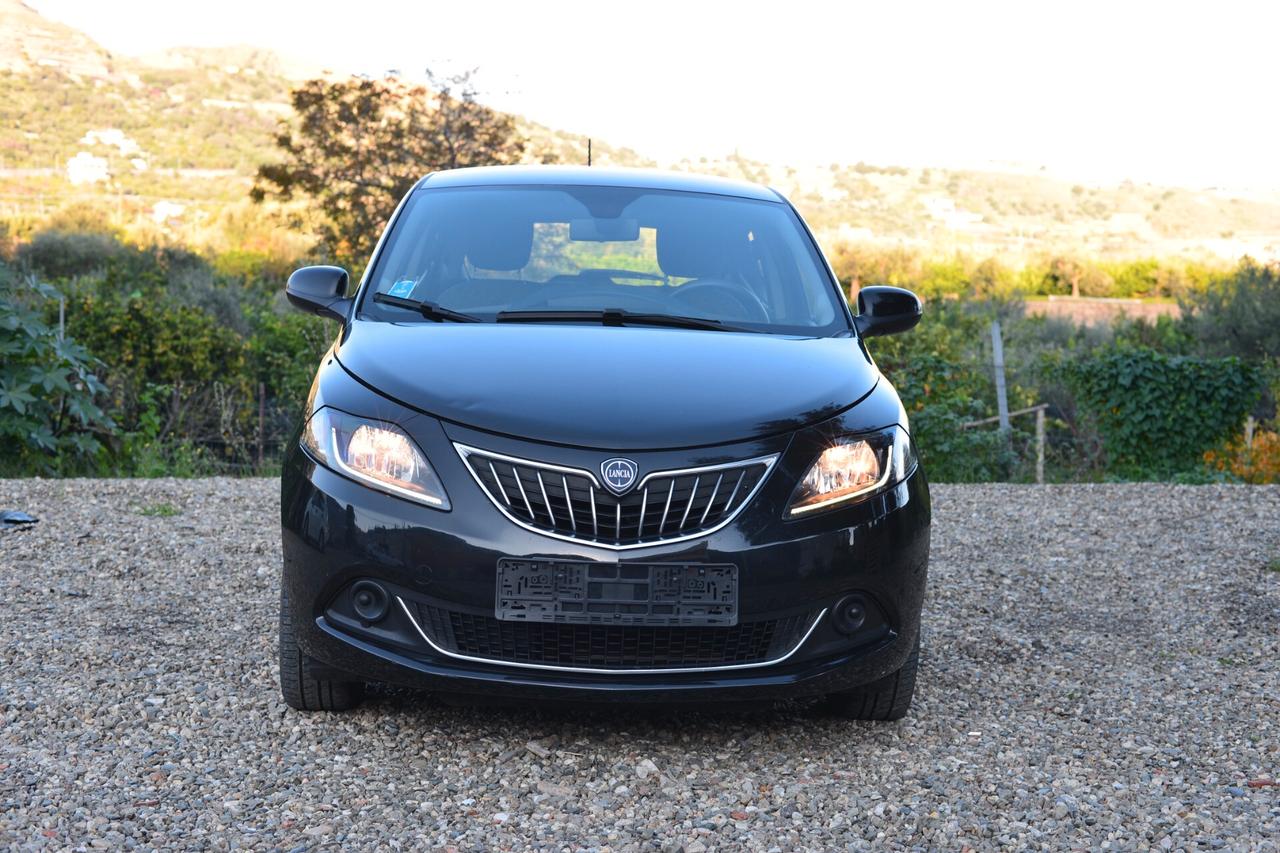 Lancia Ypsilon 1.0 FireFly 5 porte S&S Hybrid Silver
