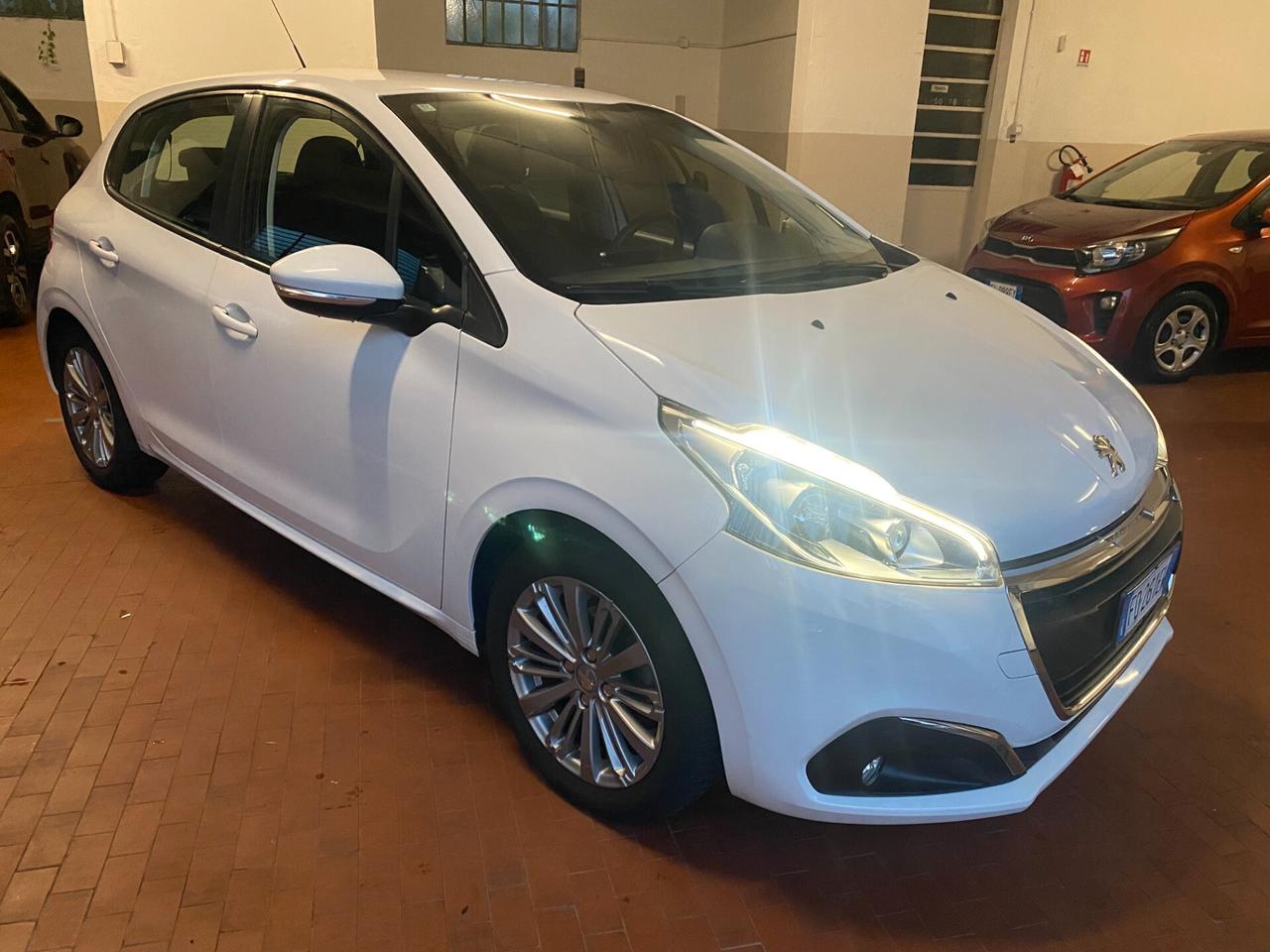 Peugeot 208 PureTech 82 5 porte Allure