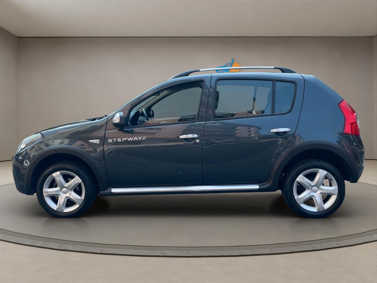 Dacia Sandero NEOPATENTATI - GOMME NUOVE