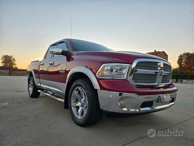 Dodge RAM 1500 HEMI 5.7 V8 -LARAMIE- 4X4