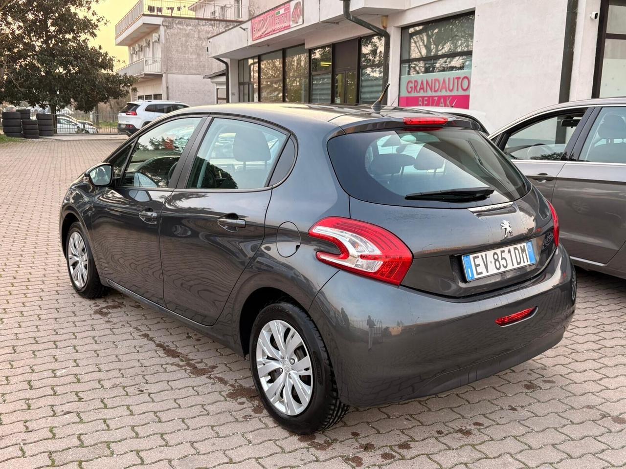 Peugeot 208 1.4 HDi 68 CV 5 porte Allure