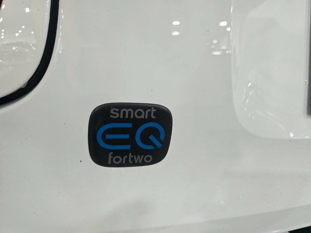NUOVA SMART FORTWO EQ PRIME TOTAL WHITE IDENTITY BLACK EDITION 56CV TOTALMENTE ELETTRICA