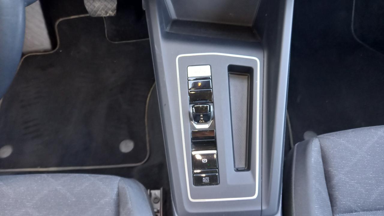 Volkswagen Golf 2.0 TDI DSG Life 115 cv