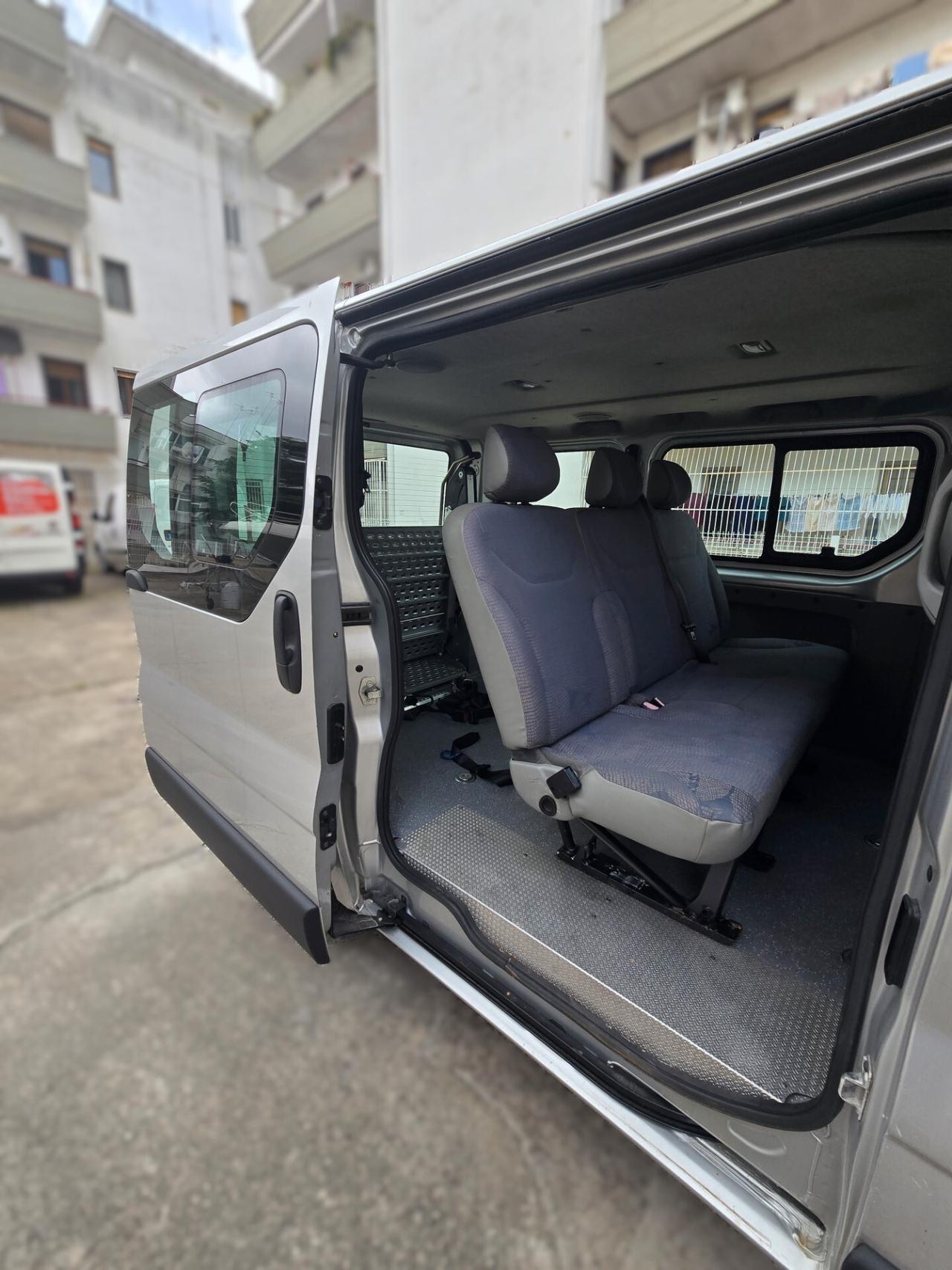 Nissan Primastar C29 6 Posti + Sollevatore idraulico per Carrozzina