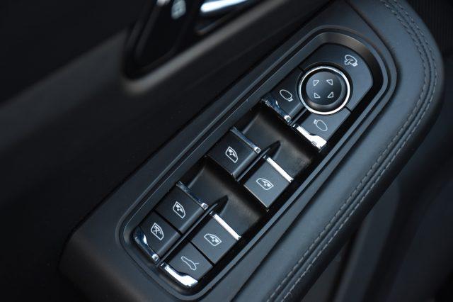 PORSCHE Macan 2.0 *SPORT DESIGN*CHRONO*TETTO*21"*PASM*LED*CAM*