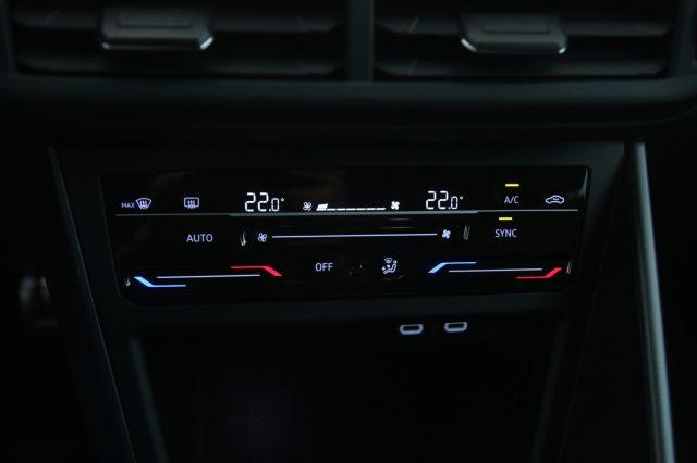 VOLKSWAGEN Polo 1.0 TSI R-Line Cerchi 17''/Retrocamera/Climatronic