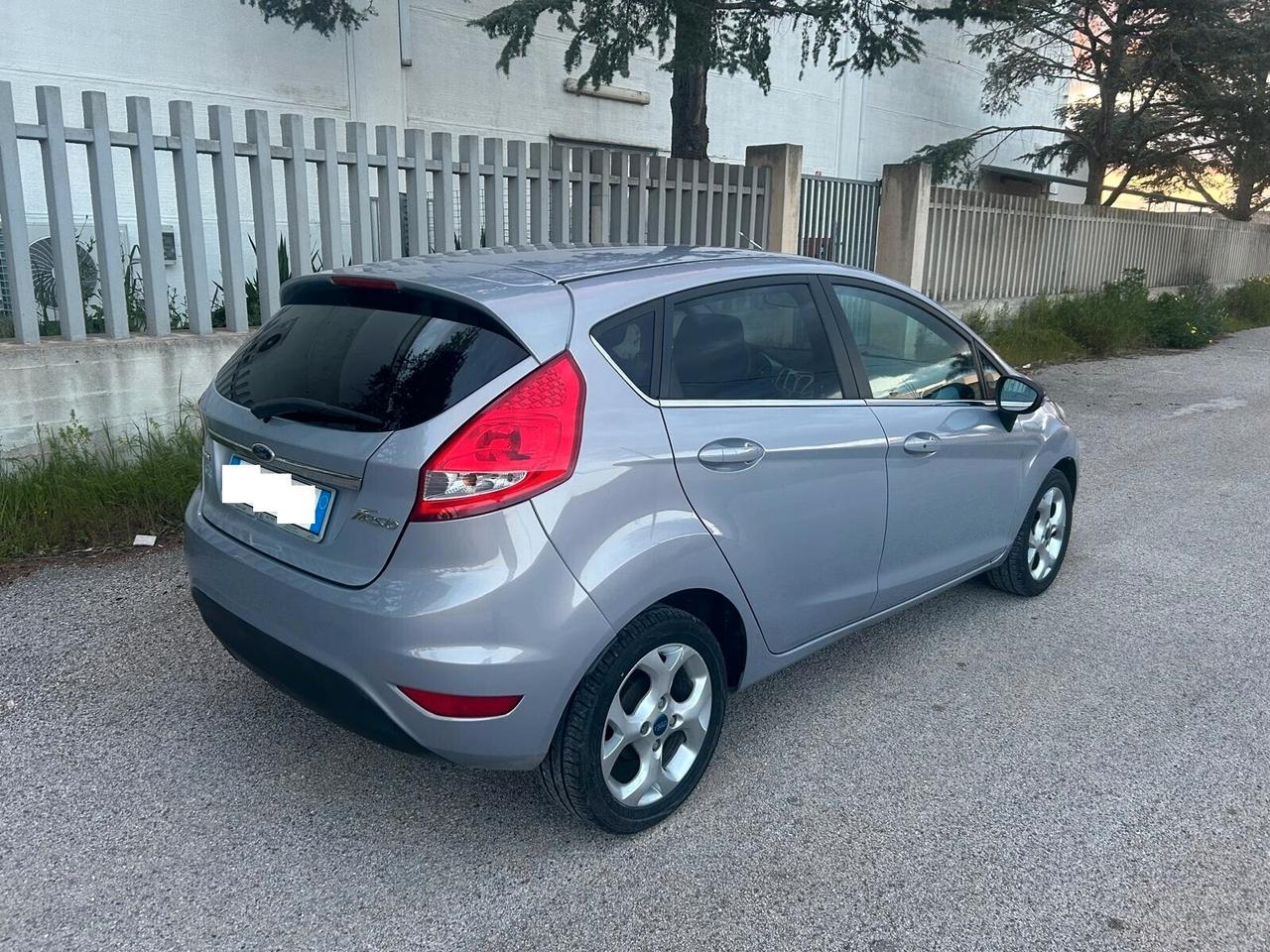 Ford Fiesta 1.4 TDCi 70CV 5 porte Titanium