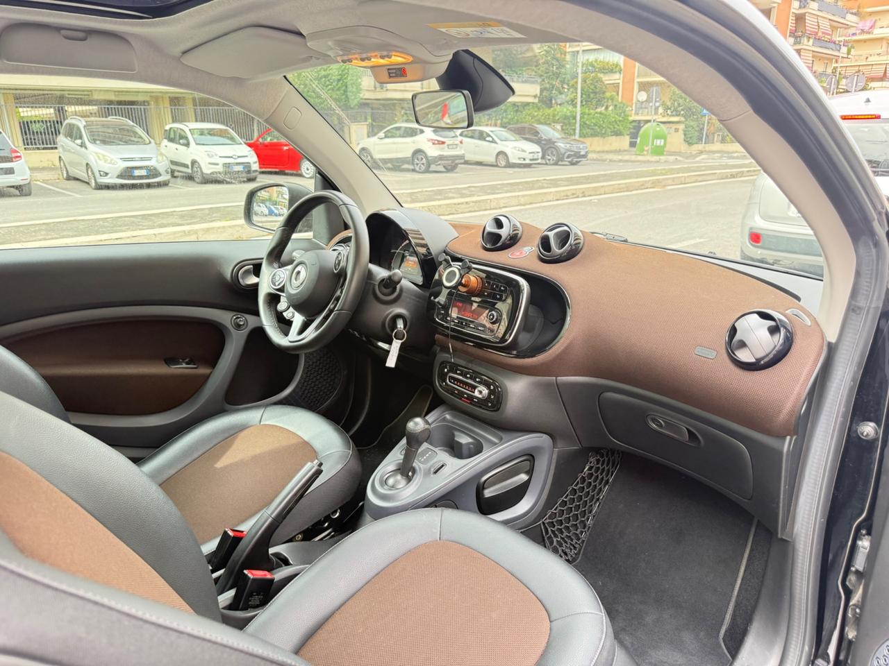 Smart ForTwo 70 1.0 twinamic Perfect pelle PDC panorama sedili riscaldati cerchi 16 bluetooth