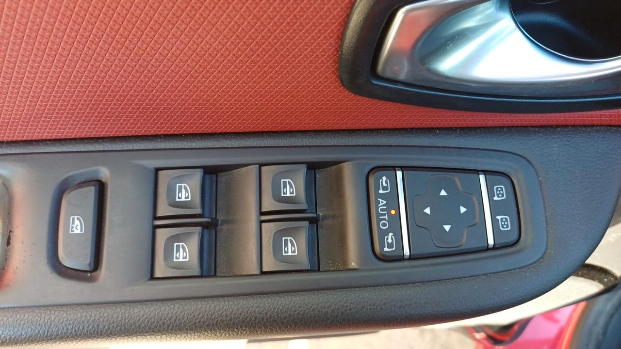 Renault Clio dCi 90CV Start&Stop 5 porte Energy Automatica neopatentati