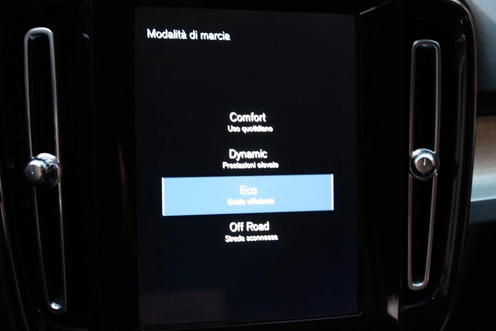 VOLVO XC40 D3 Momentum *FULL LED *Carplay