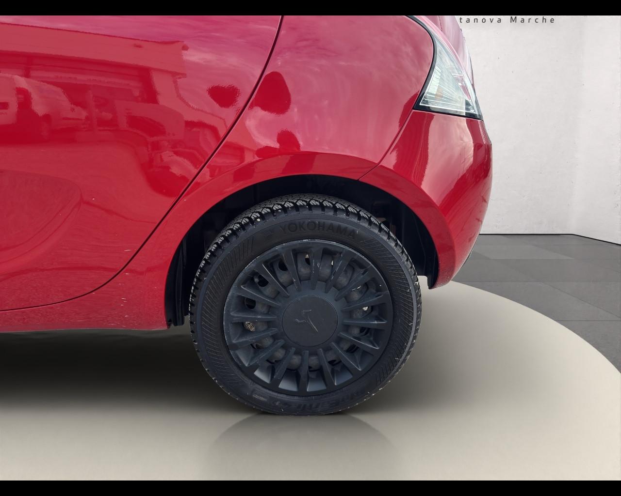 LANCIA Ypsilon 3ª serie - Ypsilon 1.0 FireFly 5 porte S&S Hybrid Ecochic Silver