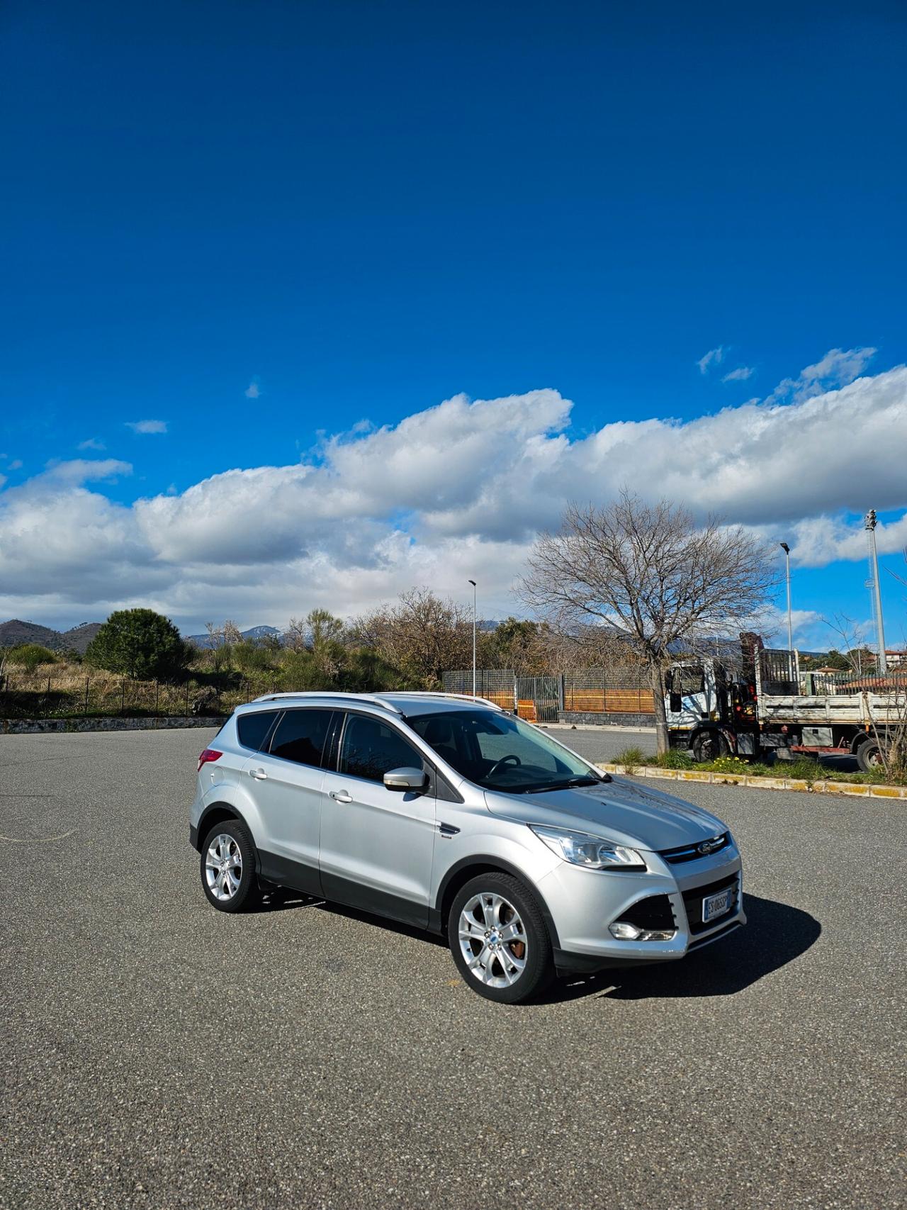 Ford Kuga 2.0 TDCI 140 CV 4WD Titanium cambio manuale 6 marce