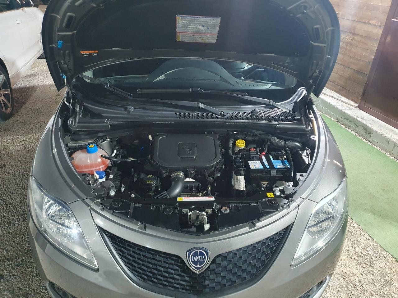 Lancia Ypsilon 1.0 FireFly 5 porte S&S Hybrid Ecochic Gold