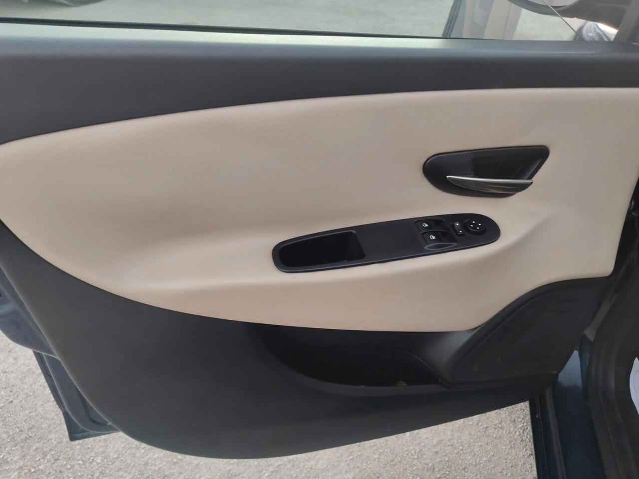 Lancia Ypsilon 1.2 5p GPL Ecochic 30th anniversary