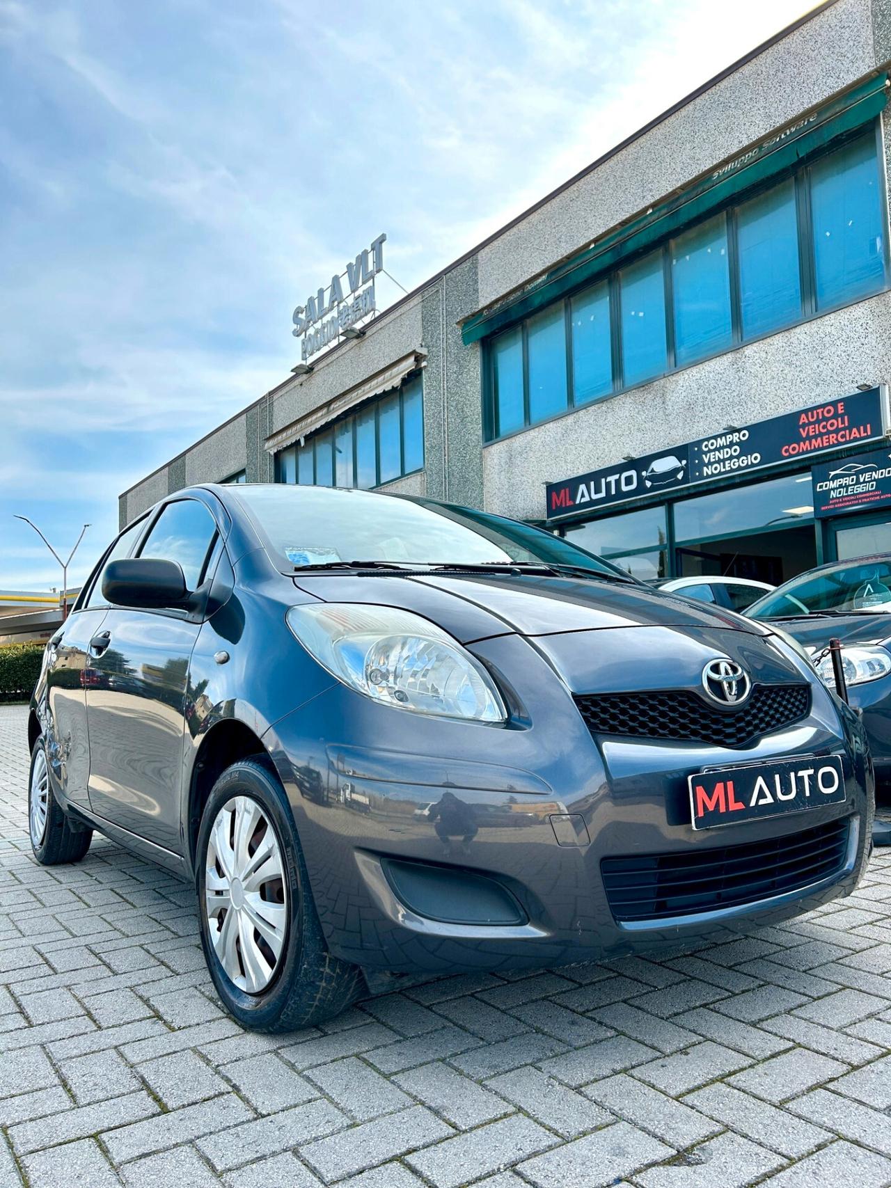 Toyota Yaris 1.0 5 porte Luxury Pack - OK NEOPATENTATO