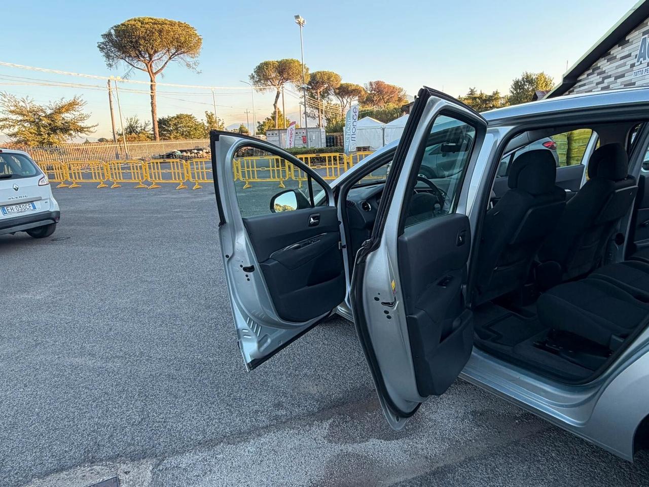 Peugeot 5008 1.6 HDI 115CV ACTIVE 5 POSTI 2013