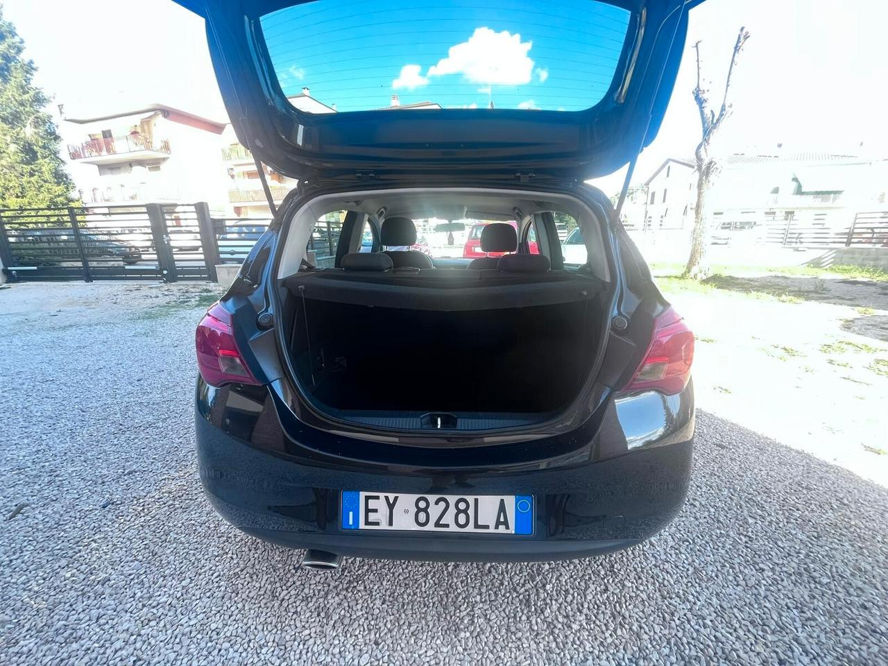 Opel Corsa 1.2 5 porte b-Color