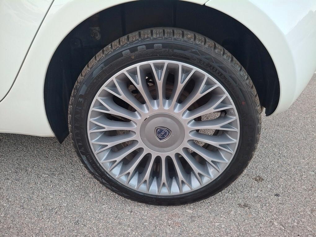 Lancia Ypsilon 1.2 Platinum TETTO-PELLE-CERCHIO 16