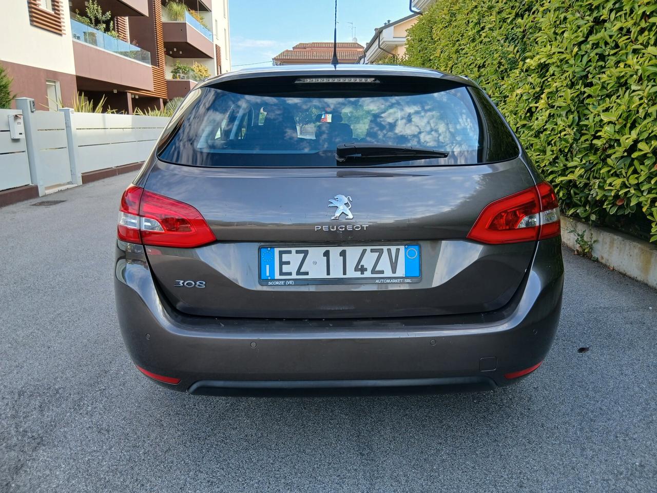 Peugeot 308 BlueHDi 115 cv allure sw tua a € 158 mese