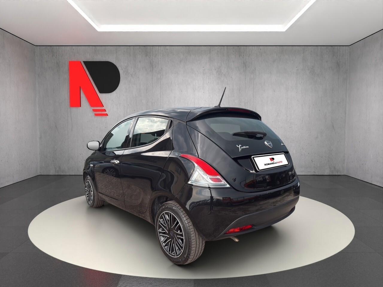 Lancia Ypsilon 1.0 FireFly 5 porte S&S Hybrid Silver Plus