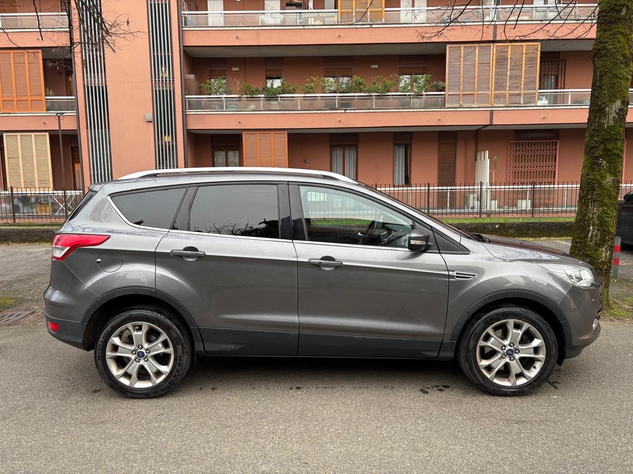 Ford Kuga 2.0 TDCI 140 CV 4WD Powershift Business
