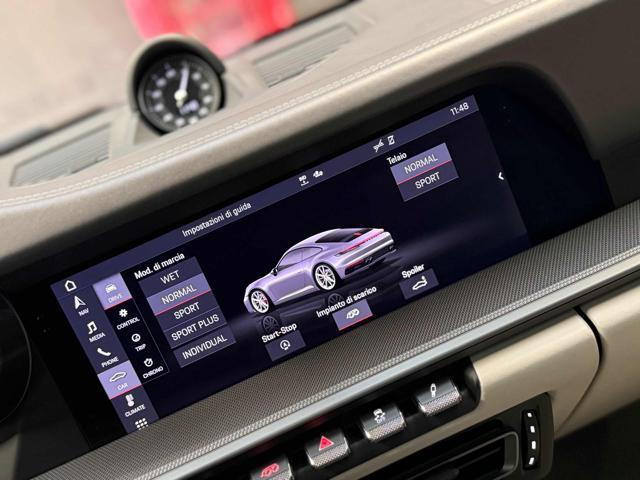 PORSCHE 911 Carrera 4