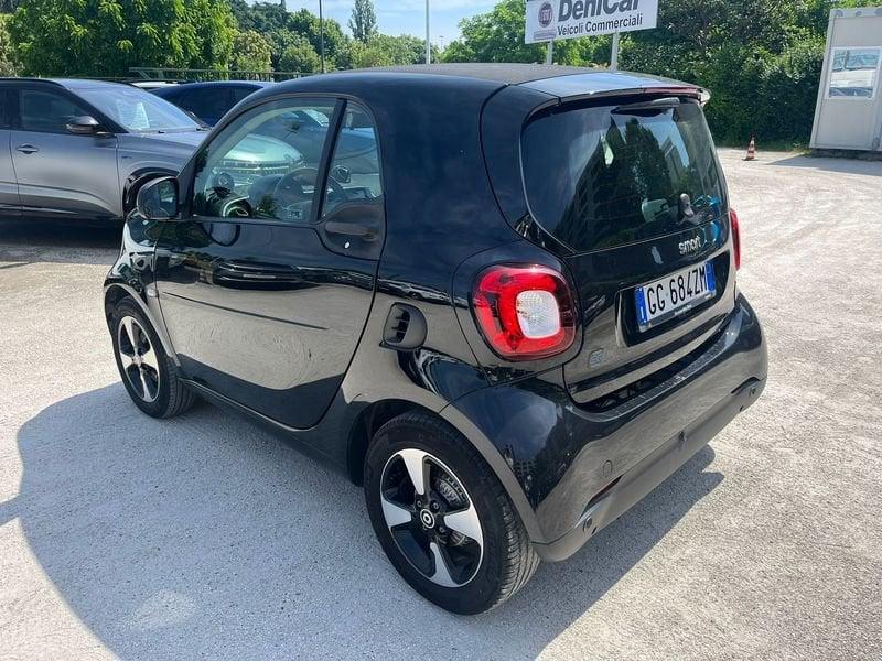 smart fortwo EQ Berlin Black Passion