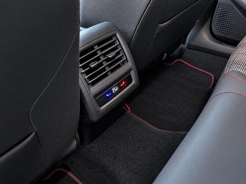 Volkswagen Golf GTI VIII 2.0 TSI GTI DSG 245 CV