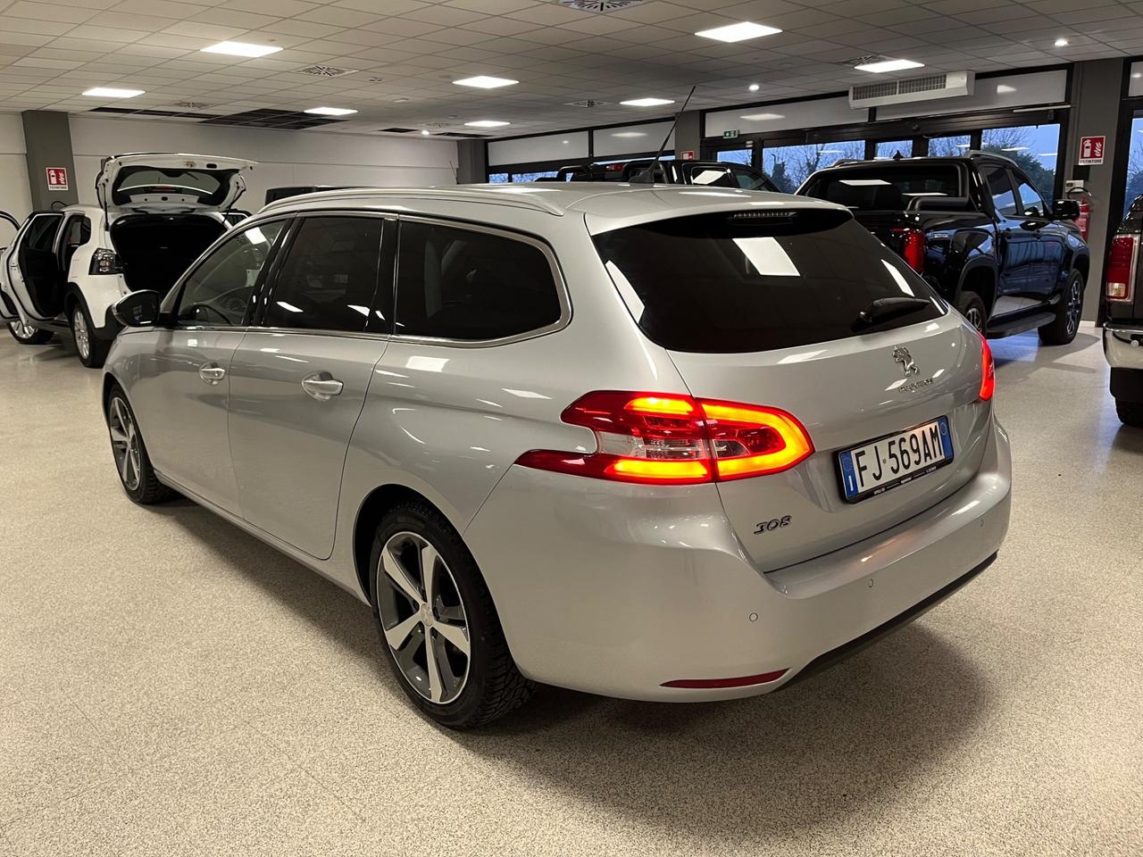 Peugeot 308 1.6 BlueHDi 120cv EAT6 SW Allure CinghiaFatta