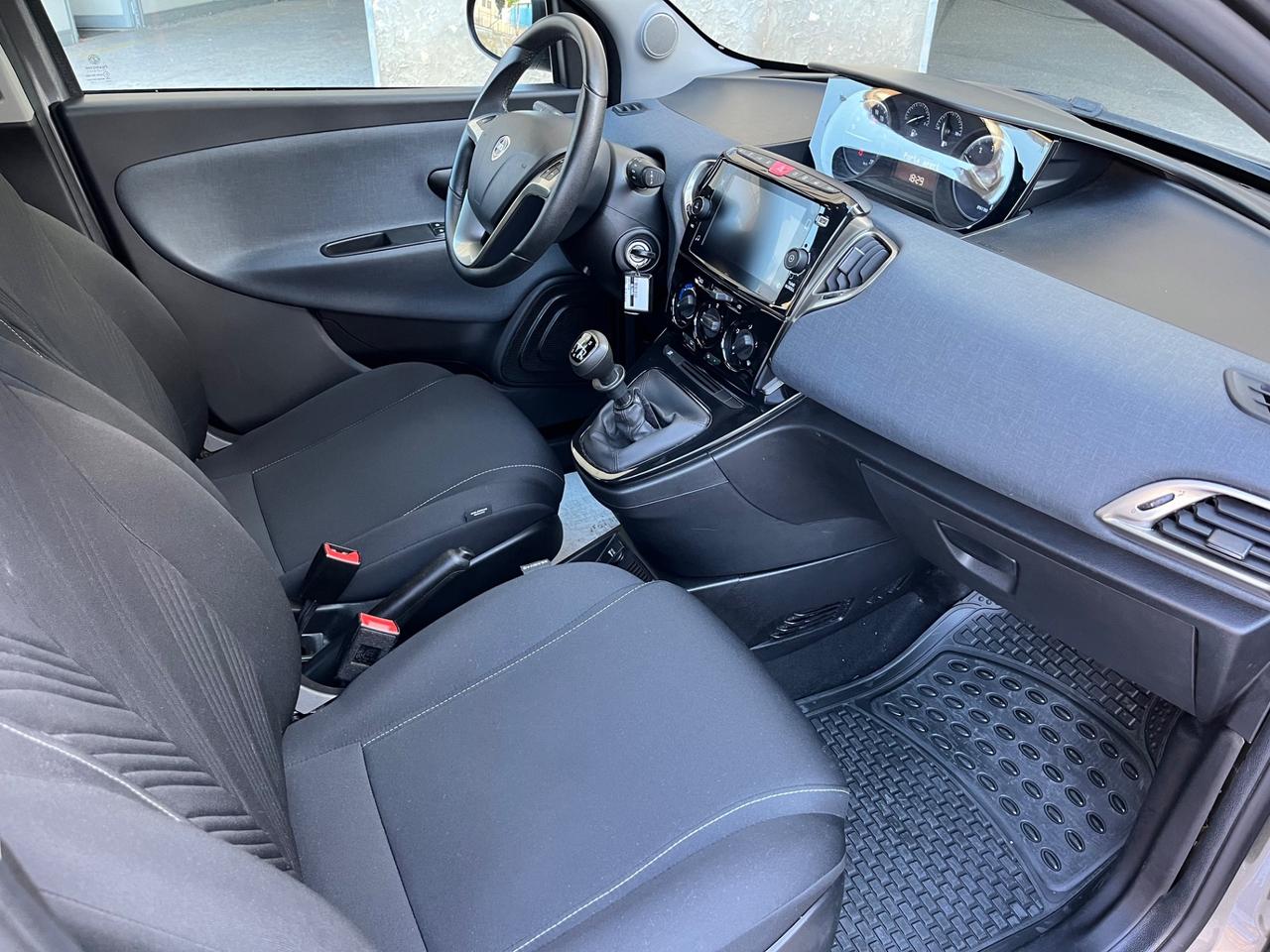 Lancia Ypsilon 1.0 FireFly 5 porte S&S Hybrid Gold