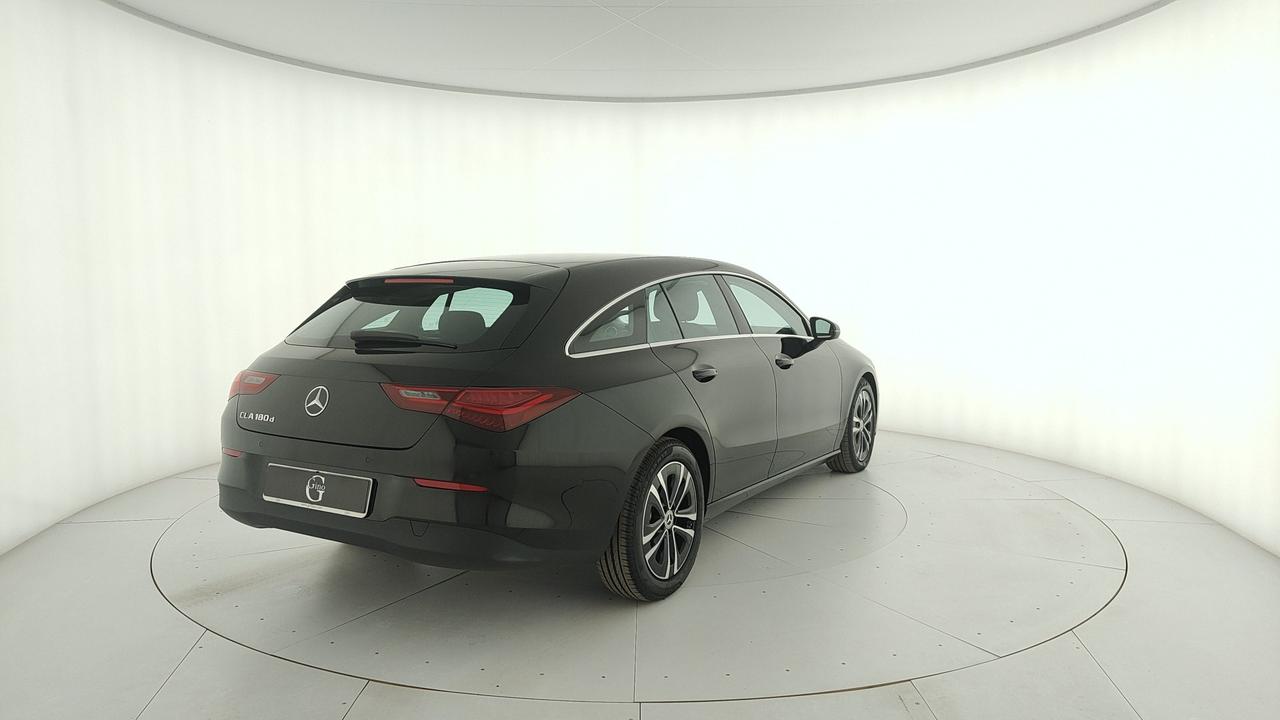 Mercedes-Benz CLA Shooting Brake 180 d Advanced auto