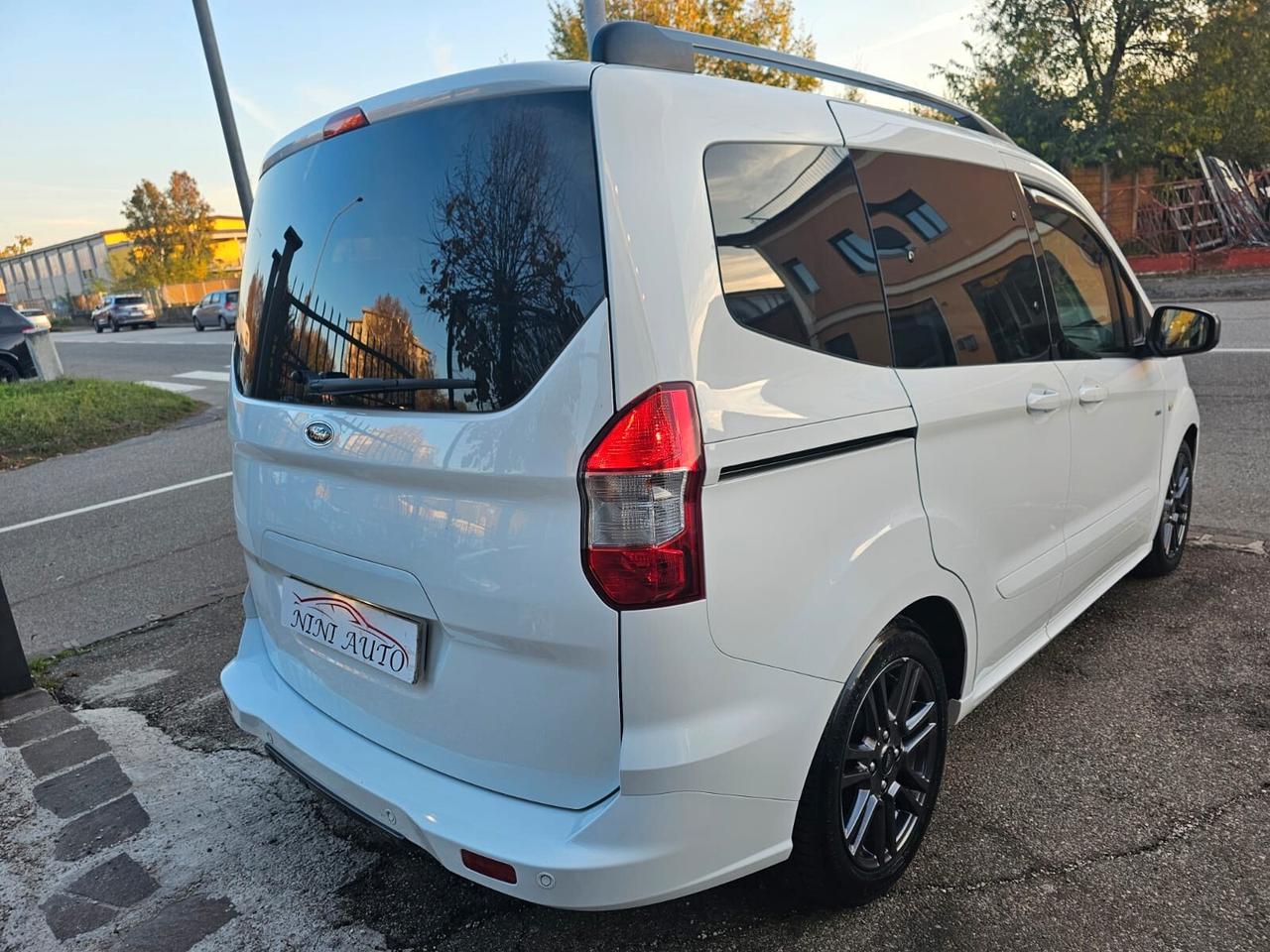 Ford Tourneo Courier 1.5 TDCi 100cv Sport*S&S*Navi*Pdc*Euro6*