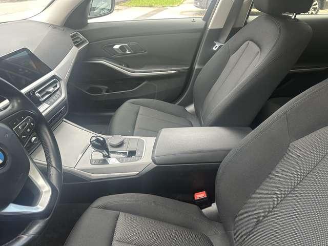 BMW 320 320d Touring xdrive Business Advantage auto