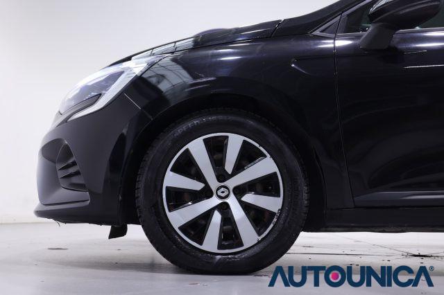 RENAULT Clio TCE 90 CV 5 PORTE EQUILIBRE NEOPATENTATI FARI LED