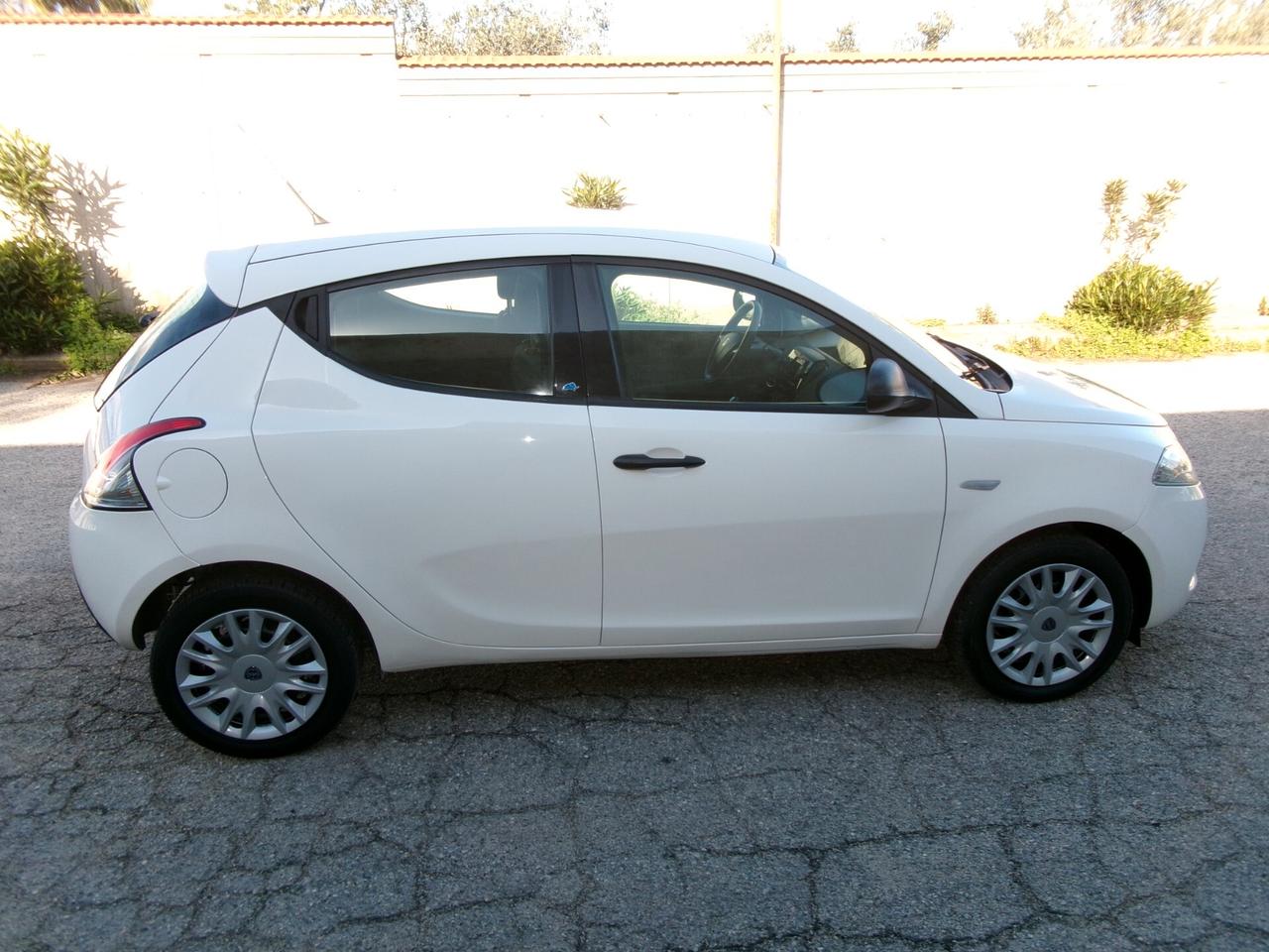 Lancia Ypsilon 1.2 69 CV 5 porte GPL Ecochic Elefantino Blu