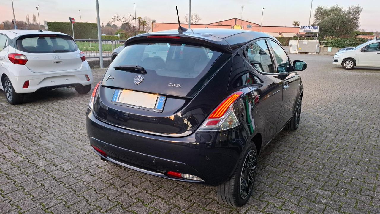 Lancia Ypsilon 5 Porte Ypsilon 1.0 firefly hybrid Gold s&s 70cv