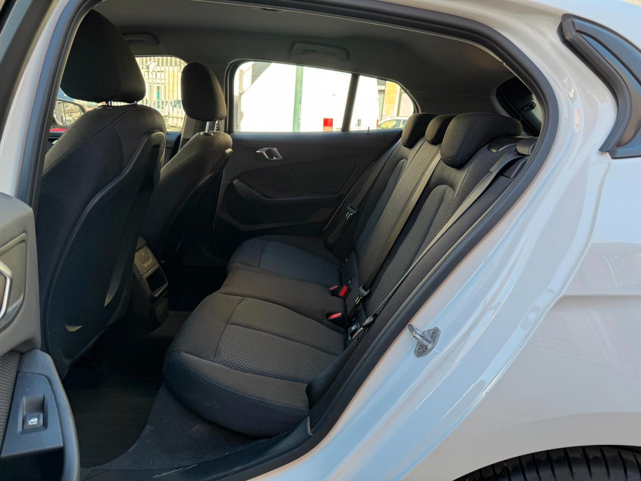 BMW 118 Business Advantage 140cv auto ADATTA NEOPATENTATI