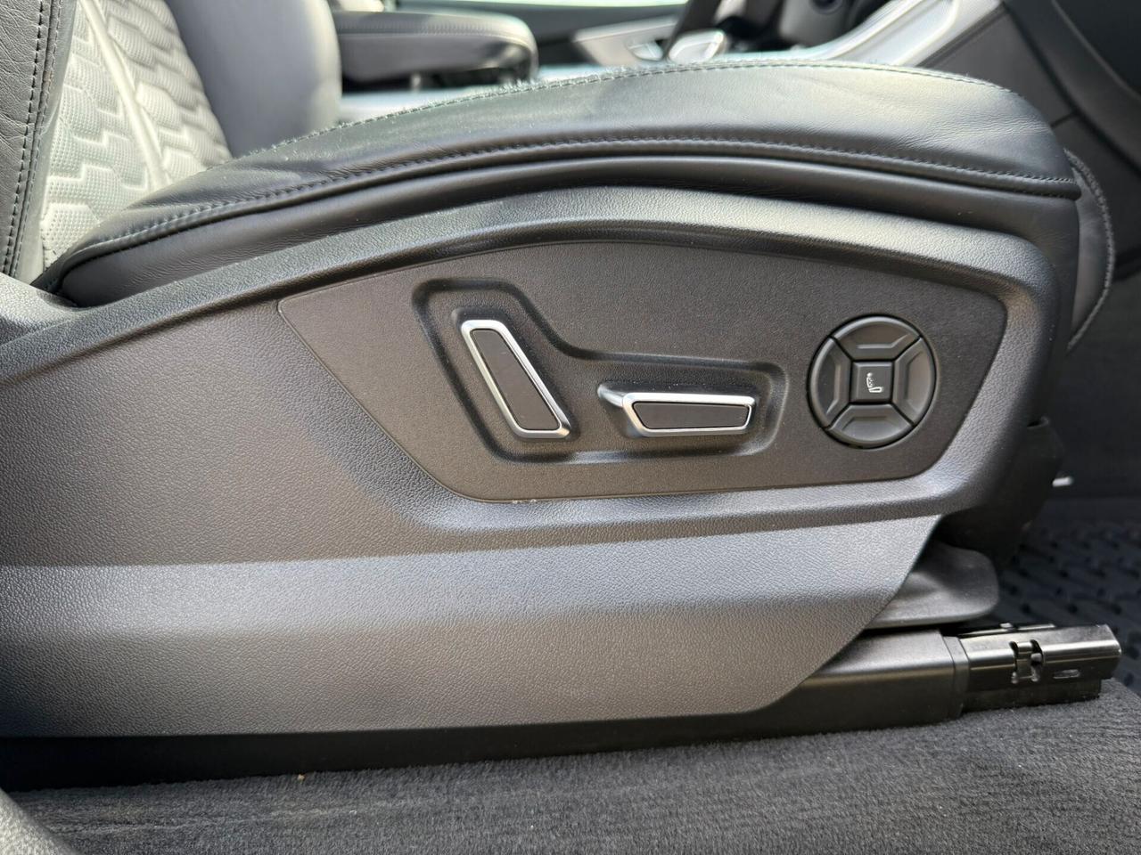 Audi Q8 RS TFSI V8 quattro tiptronic