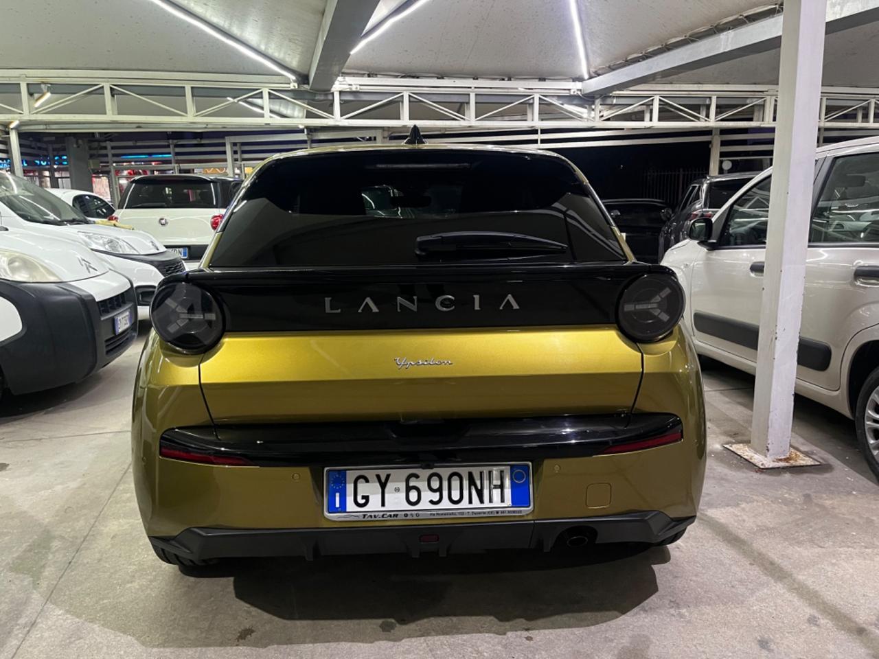 Lancia Ypsilon Hybrid e-DCT Edizione Cassina