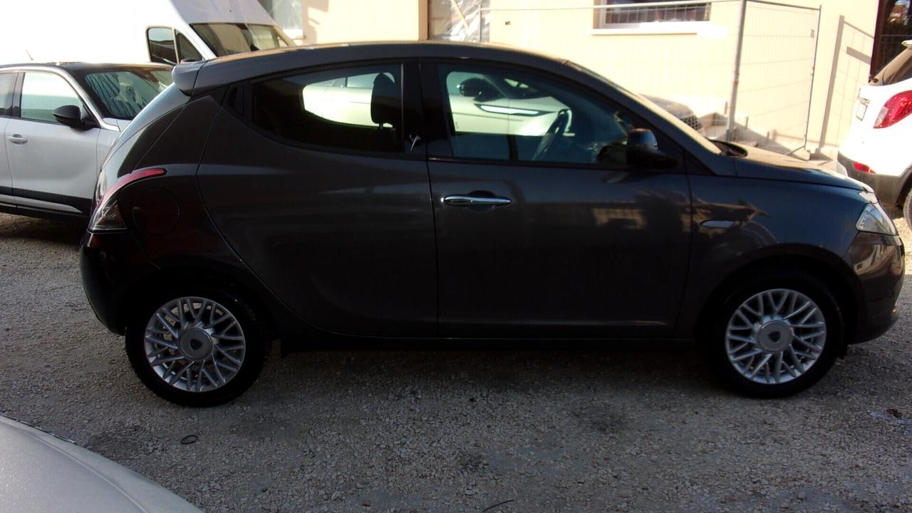 Lancia Ypsilon 1.2 69 CV 5 porte S&S Gold