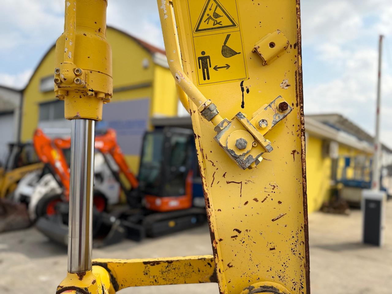 Escavatore NEW HOLLAND E145B TRIPLICE E LAMA