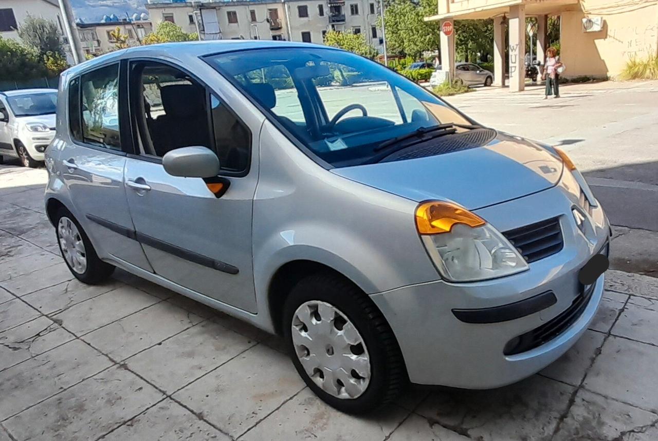 Renault Modus 1.2 16V Saint Tropez