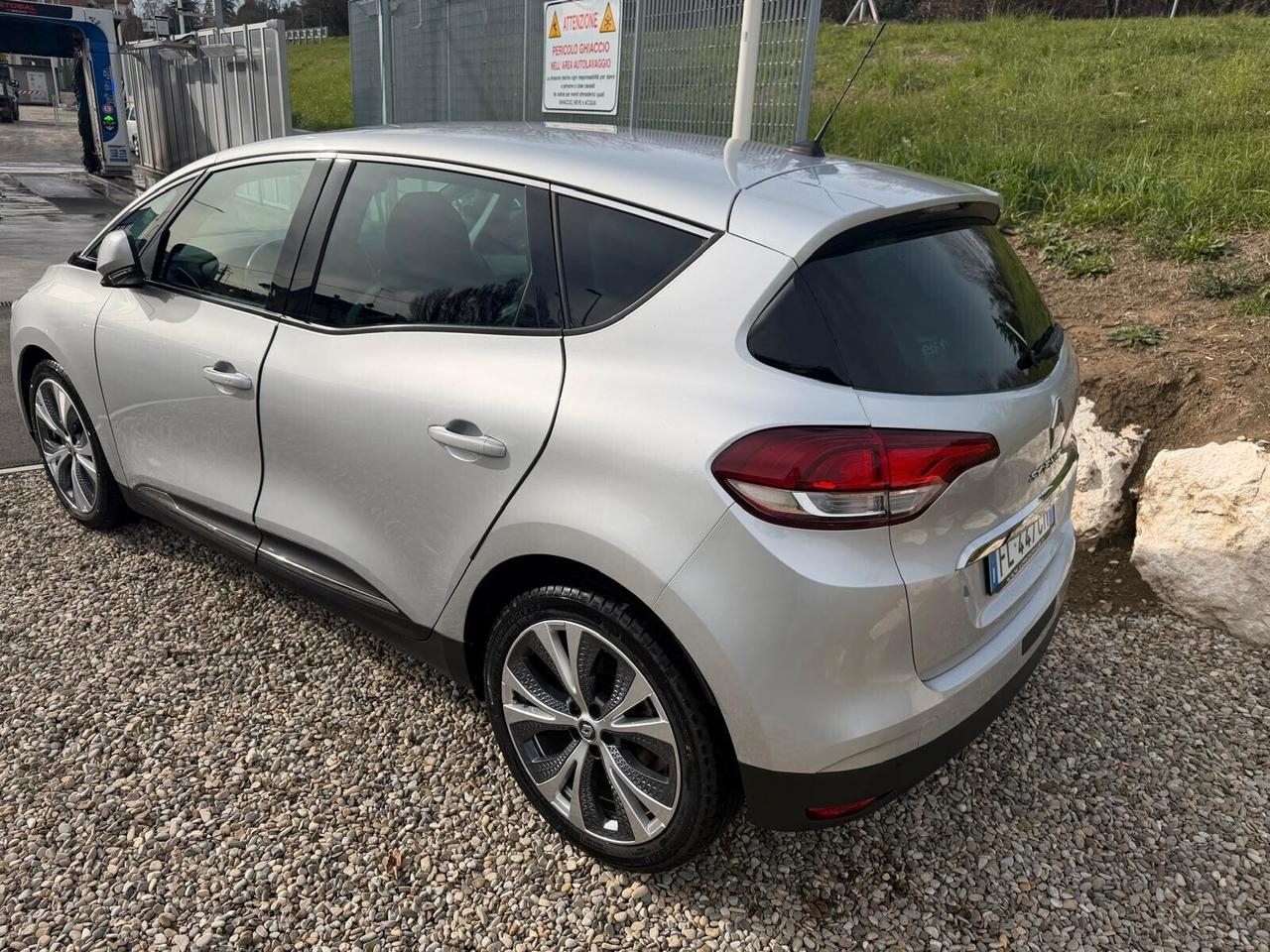 Renault Scenic DCI 8V 110CV EDC Energy Bose