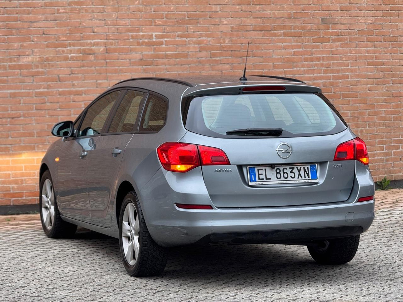 Opel Astra 1.7 CDTI 110CV Sports Tourer Cosmo