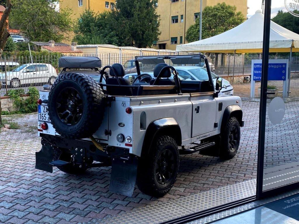 LANDROVERDefender902.2TD4StationWagon