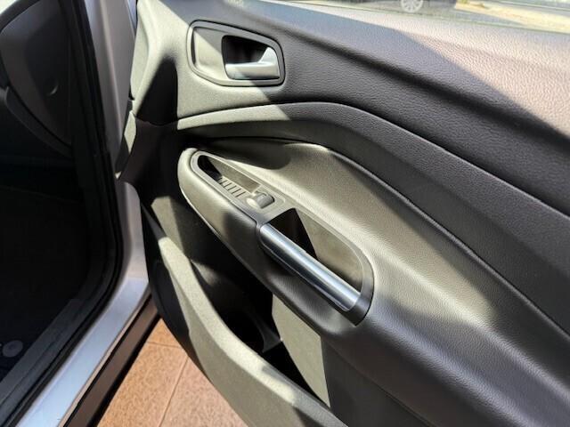 Ford Kuga 2.0 TDCI 120 CV S&S 2WD Powershift ST-Li