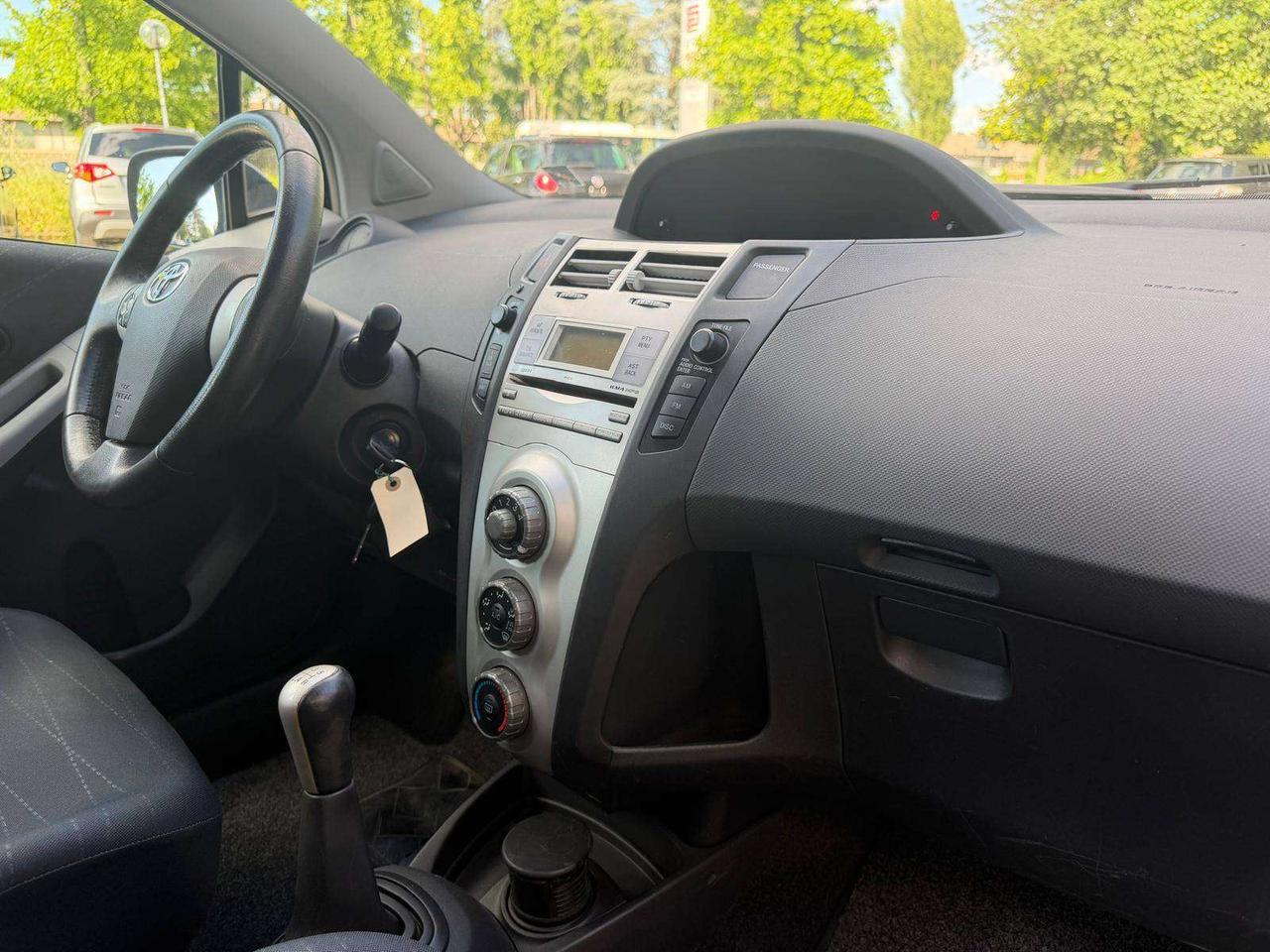 Toyota Yaris BENZINA