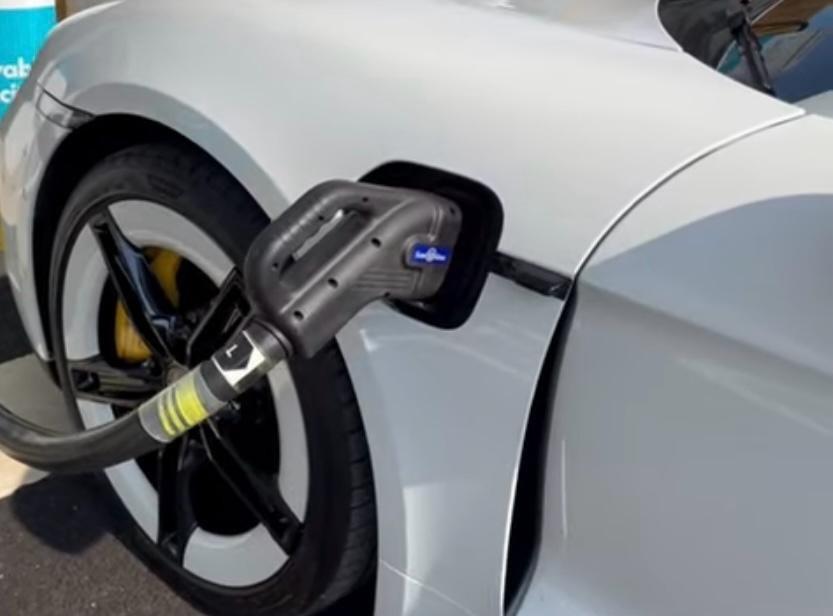 Porsche Taycan Turbo S - 950 CV