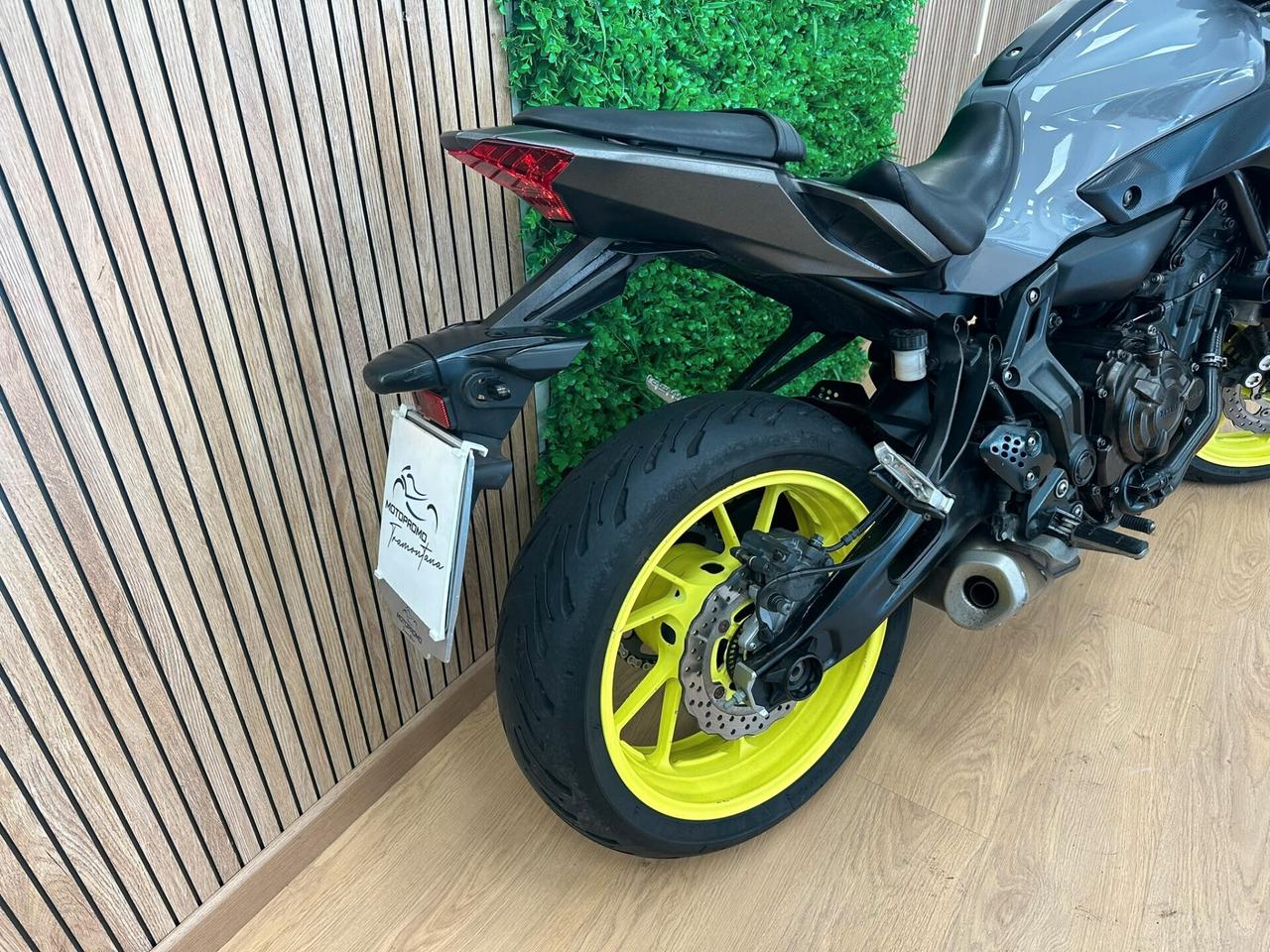 YAMAHA MT07 MT 07 MT-07 NIGHT FLUO - DA 69€ AL MESE